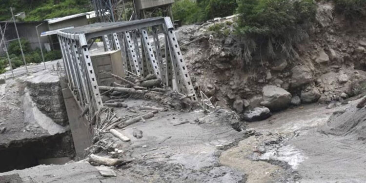 ബദൽപാത-വേണം,-‘നൂറുകണക്കിന്-ഇന്ത്യൻ-തീർഥാടകർ-കുടുങ്ങിക്കിടക്കുന്നു,-ദുരിതം-കനത്ത-മഴയിൽ-മിതേരി-പാലം-ഒലിച്ച്-പോയതോടെ