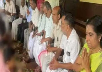 ഗുരുപൂജ-സംസ്കാരത്തിന്റെ-ഭാഗം,-പാദങ്ങളിൽ-പൂക്കൾ-അർപ്പിക്കുന്നത്-ആദരം!!-വിദ്യാർഥികളെ-കൊണ്ടു-അധ്യാപകരുടെ-കാൽ-കഴുകിച്ച-നടപടിയെ-ന്യായീകരിച്ച്-​ഗവർണർ,-നടന്നതു-ജുവൈനൽ-ജസ്റ്റിസ്-ആക്ടിന്റെ-നഗ്മമായ-ലംഘനം-ബാലവകാശ-കമ്മീഷൻ