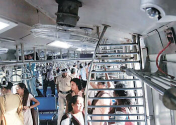 ട്രെയിനിൽ-എല്ലാം-ഇനി-മുകളിൽ-ഒരാൾ-കാണും!-74,000-പാസഞ്ചർ-കോച്ചുകളിൽ-സിസിടി.വി-കാമറ-വരുന്നു