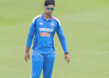 യൂത്ത്-ടെസ്റ്റിലെ-ബൗളിങ്ങിൽ-തിളങ്ങി-വൈഭവ്-സൂര്യവംശി