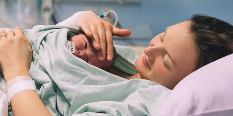 ഗർഭിണിയാണെന്ന്-അറിഞ്ഞത്-പ്രസവത്തിനു-17-മണിക്കൂർ-മുൻപ്:-വ്യത്യസ്തമായ-അനുഭവം-പങ്കുവച്ച്-യുവതി