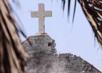 ഗാസയിലെ-കത്തോലിക്ക-പള്ളിക്ക്-നേരെ-ഇസ്രയേൽ-ആക്രമണം;-3-മരണം