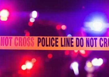 പള്ളിപ്പെരുന്നാളു-കഴിഞ്ഞ്-മടങ്ങിയ-ദമ്പതികളുടെ-സ്‌കൂട്ടർ-അയൽവാസി-തടഞ്ഞുനിർത്തി-ദേഹത്ത്-മണ്ണെണ്ണയൊഴിച്ച്-തീകൊളുത്തി,-പ്രതിയെ-അന്വേഷിച്ചെത്തിയ-പോലീസ്-കണ്ടത്-തൂങ്ങി-മരിച്ച-നിലയിൽ,-ആക്രമണത്തിനു-പിന്നിൽ-വ്യക്തി-വൈരാ​ഗ്യം?