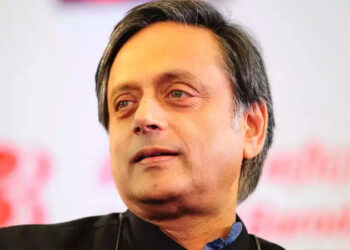 അടിയന്തരാവസ്ഥയെ-വിമർശിച്ച-നിലപാടിൽ-പ്രതികരിച്ച്-ശശി-തരൂർ