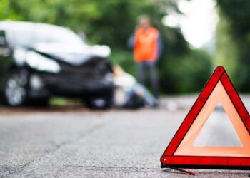 എങ്ങനെ-ന്യായീകരിക്കുമിത്!-ഫ്ലൈഓവറിന്-താഴെ-ഉറങ്ങിക്കിടന്നവർക്ക്-മേൽ-കാർ-പാഞ്ഞുകയറി;-ഒരു-മരണം