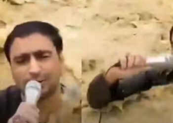 കഴുത്തറ്റം-വെള്ളത്തിൽ-ഇറങ്ങി-നിന്ന്-ലൈവ്-റിപ്പോർട്ടിങ്;-പാക്-മാധ്യമപ്രവർത്തകൻ-ഒലിച്ചുപോയി