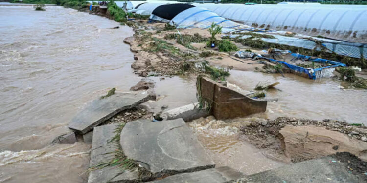 120-വർഷത്തിനിടയിലെ-ഏറ്റവും-ശക്തമായ-മഴ,-വെള്ളത്തിൽ-മുങ്ങി-ദക്ഷിണ-കൊറിയൻ-ഗ്രാമങ്ങൾ,-14-മരണം