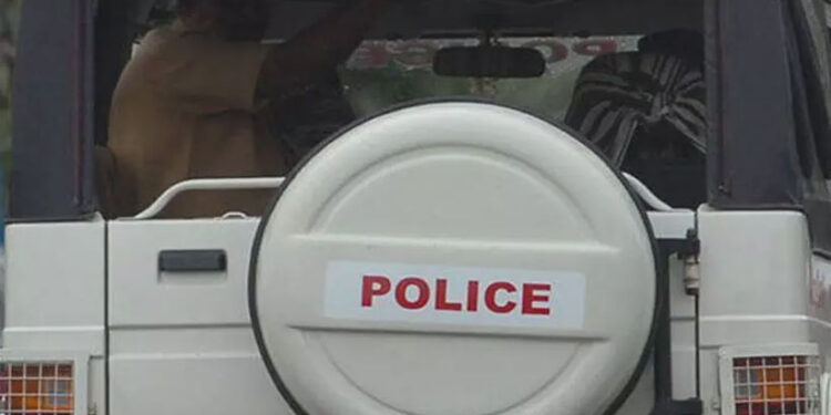 അടിച്ച്-പൂസായി-പൊലീസ്-ഉദ്യോഗസ്ഥന്റെ-യാത്ര;-വാഹനമിടിച്ച്-രണ്ട്-പേർക്ക്-പരിക്ക്