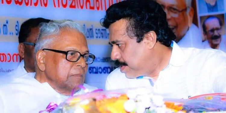 ‘ത്രിവിക്രമന്‍-പിള്ള-എന്തെങ്കിലും-എഴുതി-വച്ചാല്‍-ഇല്ലാതാകുന്നതാണോ-വി-എസ്-?’-നെല്‍വയല്‍-സംരക്ഷിക്കേണ്ടതിന്റെ-ആവശ്യകതയേപ്പറ്റി-ഇവന്‍മാര്‍ക്കു-വല്ലതും-അറിയാമോ?-വി-എസിനെ-അനുസ്മരിച്ച്-വിനയൻ