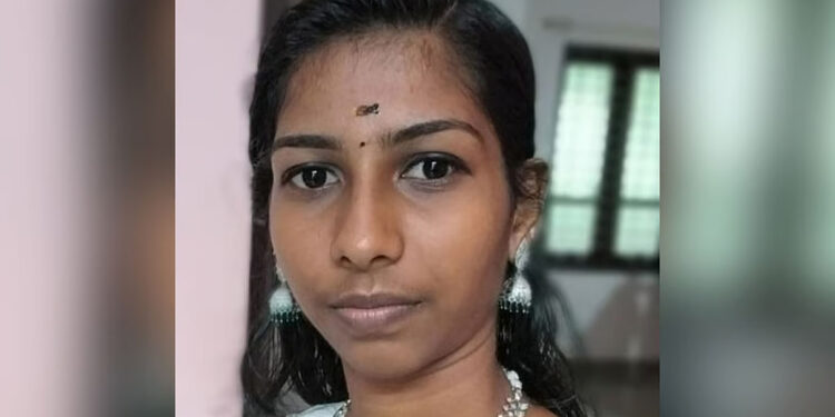 ‘അയല്‍വീട്ടുകാരുടെ-അസഭ്യവര്‍ഷത്തില്‍-മനോവിഷമം’;-18കാരി-ജീവനൊടുക്കി