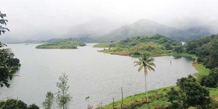 സഞ്ചാരികളുടെ-ഇഷ്ട-ഹബ്ബായി-പതിമൂന്നാം-മൈൽ