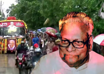 പാർട്ടി-ഓഫീസിൽ-നിന്നും-വിഎസിൻ്റെ-അവസാന-പടിയിറക്കം,-വിലാപയാത്ര-റിക്രിയേഷൻ-മൈതാനത്തേക്ക്;-പെരുമഴയിലും-ഹൃദയം-പകുത്ത്-ജനം