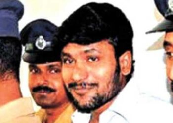 ​ഗോവിന്ദ-ചാമി-ജയിൽ-ചാടി!!-തുണികൾ-ചേർത്ത്-കെട്ടി-വടമാക്കി,-ചാടിയത്-കണ്ണൂർ‍-സെൻട്രൽ-ജയിലിൽ-നിന്ന്,-പ്രതികളെ-സെല്ലിൽ-കയറ്റിയത്-വൈകുന്നേരം-അഞ്ചു-മണിയോടെ,-പ്രതി-ജയിലിൽ-ഇല്ലെന്ന്-അറിഞ്ഞത്-രാവിലെ,-ചാടിയതു-ട്രെയിനിൽനിന്ന്-പെൺകുട്ടിയെ-തള്ളിയിട്ട്-ക്രൂരമായി-ബലാത്സംഗം-ചെയ്ത-കേസിലെ-പ്രതി