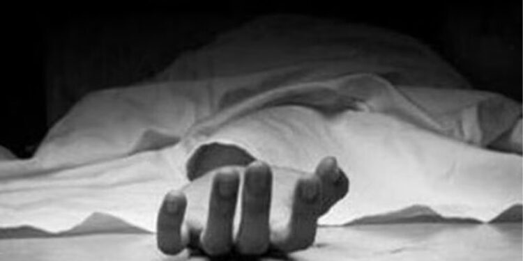 സ്കൂൾ-കെട്ടിടത്തിന്-മുകളിൽ-നിന്ന്-ചാടി-പത്താം-ക്ലാസ്-വിദ്യാർഥികൾ