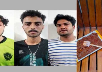 സൗദിയിലെ-കൂട്ടുകാരനായി-അയൽക്കാരൻ-അച്ചാറിട്ടു-കൊടുത്തത്-എൻഡിഎംഎയും-ഹാഷിഷ്-ഓയിലും!!-യുവാവ്-ജയിലിലാകാതെ-രക്ഷപ്പെട്ടത്-സംശയത്തിൽ-കുപ്പി-തുറന്ന്-നോക്കിയതിനാൽ-മൂന്നുപേർ-അറസ്റ്റിൽ