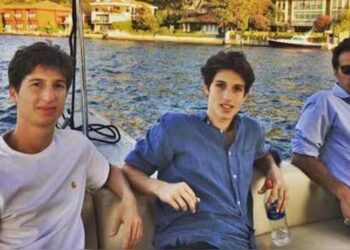 പിതാവിനെ-ഒന്നു-കാണാൻ-പാക്കിസ്ഥാനിലേക്ക്-പോകണമെന്നുണ്ട്,-ഞങ്ങൾ-അവിടെ-കാലുകുത്തിയാൽ-അറസ്റ്റിലാകും!!-ഇമ്രാൻ-ഖാനെ-ഇനി-രക്ഷിക്കാൻ-ട്രംപിനു-മാത്രമേ-സാധിക്കു…-മുൻ-പാക്ക്-പ്രധാനമന്ത്രിയെ-മോചിപ്പിക്കാൻ-ട്രംപിന്റെ-സഹായം-അഭ്യർത്ഥിച്ച്-മക്കൾ