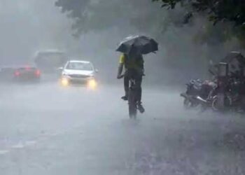 തൃശൂർ,-വയനാട്,-കണ്ണൂർ-ജില്ലക്കാർക്ക്-അടുത്ത-മൂന്നു-മണിക്കൂർ-നിർണായകം,-ഉരുൾപൊട്ടലിനും-മണ്ണിടിച്ചിലിനും-സാധ്യത,-രാത്രി-യാത്ര-ഒഴിവാക്കുന