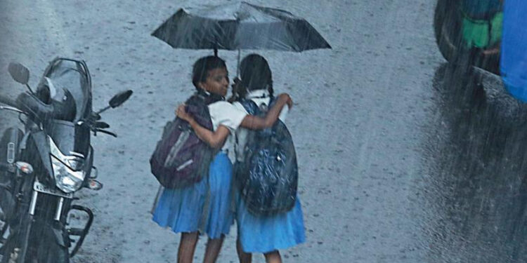 കേരളത്തിലെ-മൂന്നു-ജില്ലകളിൽ-ഉരുൾപൊട്ടലിനും-മണ്ണിടിച്ചിലിനും-സാധ്യതയെന്ന്-മുന്നറിയിപ്പ്