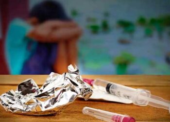 കച്ചവടം-ഹോസ്റ്റലിലെ-മലയാളി-വിദ്യാർഥികളെ-കേന്ദ്രീകരിച്ച്,-ലഹരിക്കായി-എത്തുന്നവരെ-പതിയെപ്പതിയെ-കച്ചവടത്തിലെ-കണ്ണികളാക്കും!!-ക്യാൻവാസ്-ചെയ്യുക-സമൂഹമാധ്യമങ്ങളിലൂടെ-വൻതോതിൽ-സിന്തറ്റിക്-ലഹരി-കടത്തുന്ന-സംഘത്തിലെ-കണ്ണിയായ-മലയാളി-ന​ഴ്സിങ്-വിദ്യാർഥിനി-പിടിയിൽ