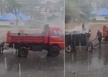 ഐസ്-കട്ടയ്ക്കു-പെയ്ന്റടിക്കുവാ-ഇവിടെ…-കനത്ത-മഴയെ-പോലും-തൃണവത്കരിച്ച്-തൃശൂരിൽ-പൊരിഞ്ഞ-ടാറിങ്,-ഈ-മഴയത്താണോടോ-ടാറിങ്,-നിർത്തിപ്പോടോ…-നാട്ടുകാർ