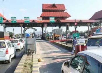 ആദ്യം-​ഗതാഗതക്കുരുക്ക്-പരിഹരിക്ക്,-എന്നിട്ടാകാം-‘പിരിവ്’!!-പാലിയേക്കരയിൽ-ടോൾ-പിരിവ്-നാലാഴ്ചത്തേക്കു-തടഞ്ഞ്-ഹൈക്കോടതി