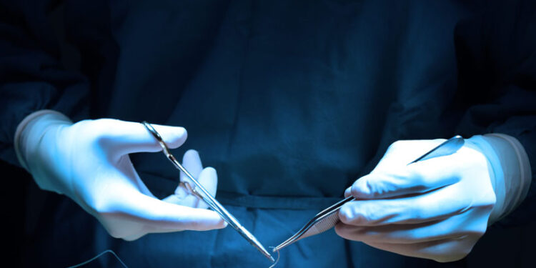 കഠിനമായ-വയറ്-വേദന,-പരിശോധനയിൽ-കണ്ടത്-44കാരന്റെ-വൃക്കയിൽ-നൂറിലധികം-കല്ലുകൾ