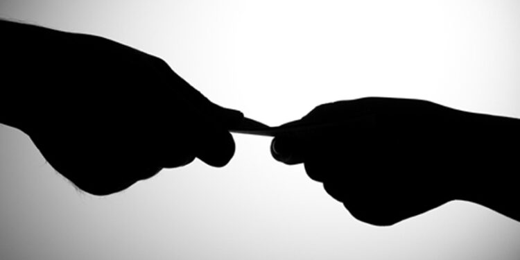 ഡ്രൈവിങ്-സ്കൂൾ-ഇൻസ്ട്രക്ടർമാരിൽ-നിന്ന്-കൈക്കൂലി;-രണ്ട്-മോട്ടോർ-വെഹിക്കിൾ-ഇൻസ്പെക്ടർമാരെ-സസ്പെൻഡ്-ചെയ്തു