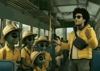 കേരളത്തിൽ-അന്യഗ്രഹ-ജീവികൾ;-‘കെഎസ്ആർടിസിയിൽ-മുതൽ-തൃശൂർപൂരത്തിൽ-വരെ-ചുറ്റിക്കറങ്ങുന്നു’,-കേരള-ടൂറിസത്തിന്-ട്രിബ്യൂട്ടുമായി-‘കെഎൽ.-കിനാവ്’