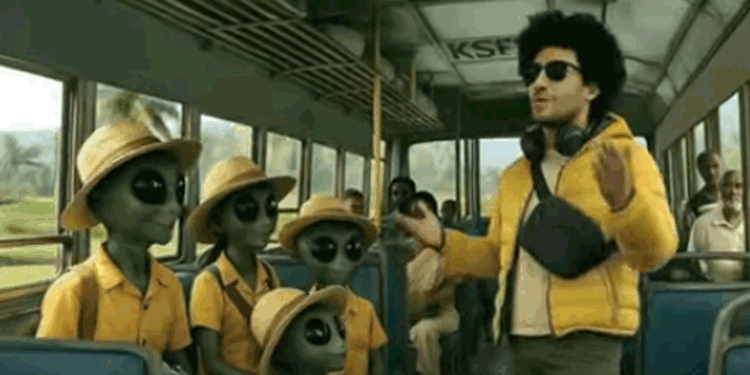 കേരളത്തിൽ-അന്യഗ്രഹ-ജീവികൾ;-‘കെഎസ്ആർടിസിയിൽ-മുതൽ-തൃശൂർപൂരത്തിൽ-വരെ-ചുറ്റിക്കറങ്ങുന്നു’,-കേരള-ടൂറിസത്തിന്-ട്രിബ്യൂട്ടുമായി-‘കെഎൽ.-കിനാവ്’