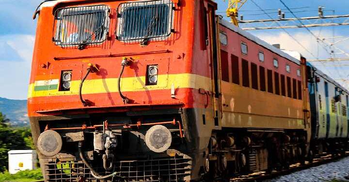 യാത്രക്കാരുടെ-ശ്രദ്ധയ്ക്ക്:-സംസ്ഥാനത്തേക്കും-പുറത്തേക്കുമുള്ള-21-ട്രെയിനുകളിൽ-മാറ്റം;-അധിക-സ്റ്റോപ്-അനുവദിച്ച്-റെയിൽവെ-ബോർഡ്