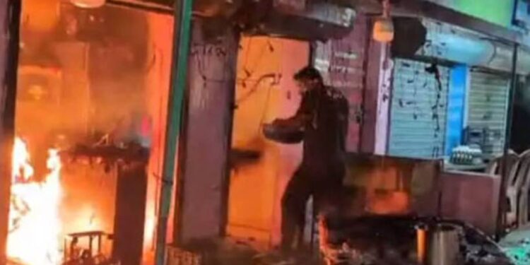 കണിമംഗലത്ത്-തട്ടുകടയിൽ-ഗ്യാസ്-സിലിണ്ടർ-ചോർന്ന്-തീപിടിത്തം