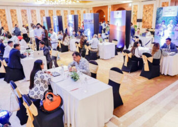 ഇന്ത്യൻ-സഞ്ചാരികളേ,-ഇതിലേ…