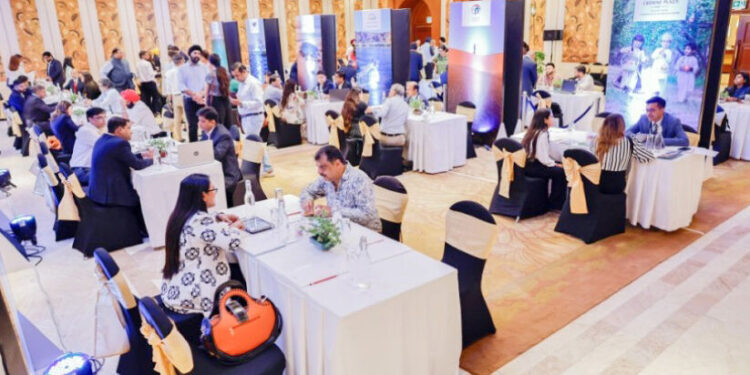 ഇന്ത്യൻ-സഞ്ചാരികളേ,-ഇതിലേ…