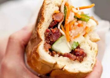 പൊതുപരിപാടിയിൽ-വിതരണം-ചെയ്ത-ചിക്കൻ-സാൻവിച്ച്-കഴിച്ച-44-പേർക്ക്-ഭക്ഷ്യവിഷബാധ,-ബാക്കി-വന്ന-ഭക്ഷണം-വൊളന്റിയർമാരായ-‌വിദ്യാർഥികൾക്കും-നൽകി!!-ആസുപത്രിയിൽ-പ്രവേശിപ്പിച്ചവരിൽ-കൂടുതലും-വിദ്യാർഥികൾ