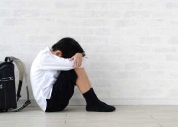 അസംബ്ലിക്കിടെ-വികൃതി-കാണിച്ചു,-കുട്ടിയുടെ-കരണം-നോക്കി-പ്രധാനാധ്യാപകൻ-തല്ലി!!-വലതു-ചെവിയിൽ-പിടിച്ചുപൊക്കിയും-ക്രൂരമർദനം,-10-ാം-ക്ലാസുകാരന്റെ-കർണപടം-തകർന്നു,-ചെവിക്ക്-കേഴ്വിക്കുറവ്,-അടിയന്തര-ശസ്ത്രക്രിയ-വേണമെന്ന്-ഡോക്ടർമാർ