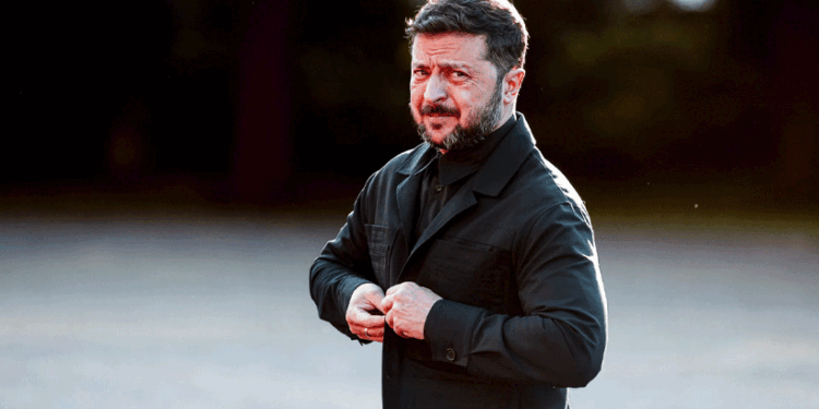 ”യുദ്ധം-കഴിയുന്നതുവരെ-സ്യൂട്ട്-ഇല്ല”;-വിമർശനങ്ങളും-പ്രശംസകളും-ഏറ്റുവാങ്ങി-സെലെൻസ്കിയുടെ-“ഡ്രസ്-കോഡ്”-പൊളിറ്റിക്സ്!