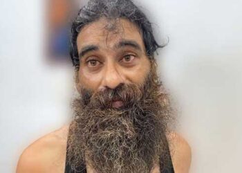 ആദ്യം-ചിലർ-സുഹൃത്തുക്കളോട്-മോശമായി-പെരുമാറിയെന്നാരോപിച്ച്-പോലീസിൽ-പരാതി,-പിന്നാലെ-എതിർകക്ഷികളെ-വീട്ടിൽ-വിളിച്ചുവരുത്തി-കൊല്ലാൻ-ശ്രമം,-പ്രതിക്കു-വേണ്ടി-വീടിന്റെ-മുക്കുംമൂലയും-വരെ-പോലീസ്-അരിച്ചു-പെറുക്കി,-ഒടുവിൽ-പൊക്കിയത്-അടുക്കളയുടെ-മുകൾ-ഭാഗത്തെ-രഹസ്യ-അറയിൽ-നിന്ന്