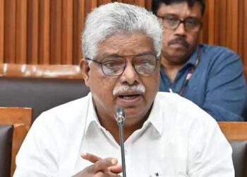 ‘എന്തോ-വല്ലായ്മ-തോന്നുന്നു,-എന്നെ-ഒന്നു-പിടിക്കണ’മെന്ന്-ഒപ്പമുള്ളയാളോട്-പറഞ്ഞു!!-പിന്നാലെ-കുഴഞ്ഞുവീണു,-ഹൃദയാഘാതത്തെ-തുടർന്ന്-പീരുമേട്-എംഎൽഎ-അന്തരിച്ചു