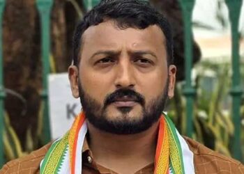 രാജിയില്ല,-രാഹുൽ-മാങ്കൂട്ടത്തിലിനു-സസ്പെൻഷൻ!!-വിശദീകരണം-തേടും,-മറുപടി-തൃപ്തികരമല്ലെങ്കിൽ-കടുത്ത-നടപടി,-അവധിയിൽ-പോകും?