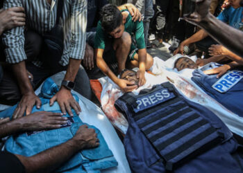 ഗാസയിൽ-ആശുപത്രിക്ക്-നേരെ-ഇസ്രയേലിന്റെ-മിസൈൽ-ആക്രമണം,-5-മാധ്യമ-പ്രവർത്തകർ-അടക്കം-20-പേർ-കൊല്ലപ്പെട്ടു