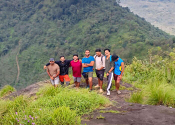 പാ​ലു​കാ​ച്ചി-മ​ല​യി​ലേ​ക്ക്-സ​ന്ദ​ർ​ശ​ക-പ്ര​വാ​ഹം
