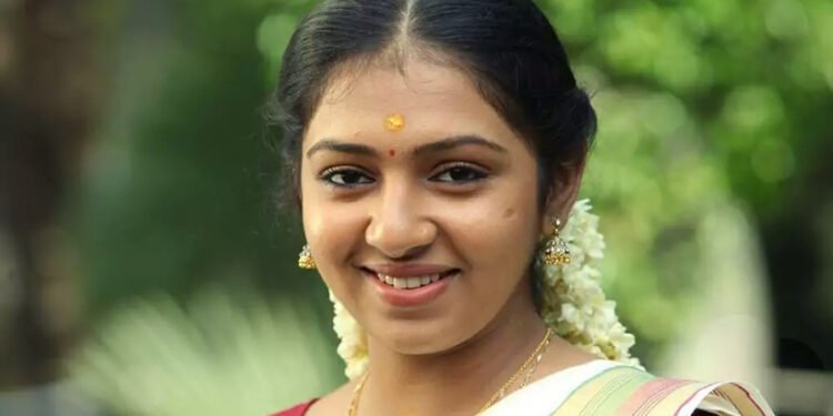 നടി-ലക്ഷ്മി-മേനോൻ്റെ-അറസ്റ്റ്-ഹൈക്കോടതി-തടഞ്ഞു;-മുൻകൂർ-ജാമ്യാപേക്ഷ-ഓണാവധിക്ക്-ശേഷം-പരിഗണിക്കും
