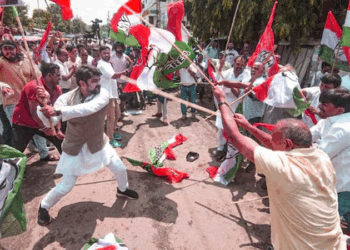 തമ്മിൽ-ഏറ്റുമുട്ടി-കോൺഗ്രസ്,-ബിജെപി-പ്രവർത്തകർ;-ഓഫീസുകൾക്ക്-നേരെയും-ആക്രമണം
