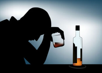 ഓണാഘോഷത്തിനിടെ-മദ്യപിച്ച്-പ്ലസ്ടു-വിദ്യാർത്ഥികൾ;-ആശുപത്രിയിൽ-പ്രവേശിപ്പിച്ചു