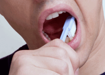 പല്ല്-തേയ്ക്കുന്നതിലെ-ഏറ്റവും-പ്രധാനപ്പെട്ട-കാര്യങ്ങളിലൊന്ന്-നമ്മൾ-പലപ്പോഴും-മറന്നുപോകും!-ശ്രദ്ധിക്കുക