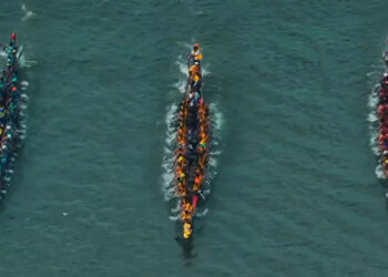 നെഹ്‌റുട്രോഫി-വള്ളംകളിയില്‍-വീയപുരം-ജലരാജാക്കന്മാരായി-;-ഫൈനലില്‍-പുന്നമട-ബോട്ട്-ക്ലബ്ബിന്റെ-നടുഭാഗത്തെ-പിന്നിലാക്കി-;-കഴിഞ്ഞ-ചാംപ്യന്‍-പള്ളാത്തുരുത്തി-മൂന്നാമതായി