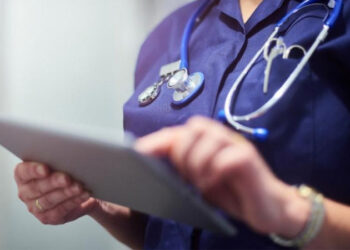 ബൈക്കിൽ-പോകവെ-തെരുവുനായ-കുറുകെ-ചാടി;-തെറിച്ചുവീണ-യുവാവിനെ-ജീപ്പിടിച്ച്-ഗുരുതര-പരിക്ക്