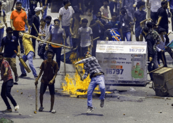 ബംഗ്ലാദേശിൽ-വീണ്ടും-വിദ്യാർത്ഥി-സംഘർഷം-രൂക്ഷമാകുന്നു;-ക്ലാസുകൾ-നിർത്തി-,-300-ലധികം-പേർക്ക്-പരിക്ക്