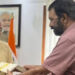 പോര്-താല്ക്കാലികമായി-മാറ്റി-വെച്ചു,-സര്ക്കാര്-നടത്തുന്ന-ഓണം-വാരാഘോഷ-പരിപാടിയില്-ഗവര്ണര്-പങ്കെടുക്കും-;-രാജ്ഭവനിലെത്തി-ഗവര്ണറെ-ക്ഷണിച്ച്-മന്ത്രിമാര്,-ഓണക്കോടിയും-കൈമാറി