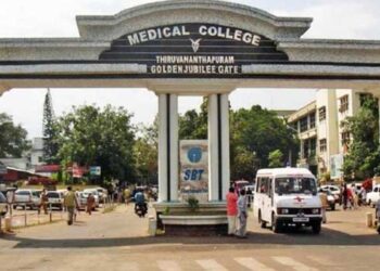 തറയിൽ-കിടന്നിട്ടും-ആരും-തിരിഞ്ഞുനോക്കിയില്ല!!-തിരുവനന്തപുരം-മെഡിക്കൽ-കോളേജിൽ-ചികിത്സ-കിട്ടാതെ-രോ​ഗി-മരിച്ചതായി-പരാതി,-ആരോപണങ്ങൾ-തള്ളി-ആശുപത്രി-അധികൃതർ